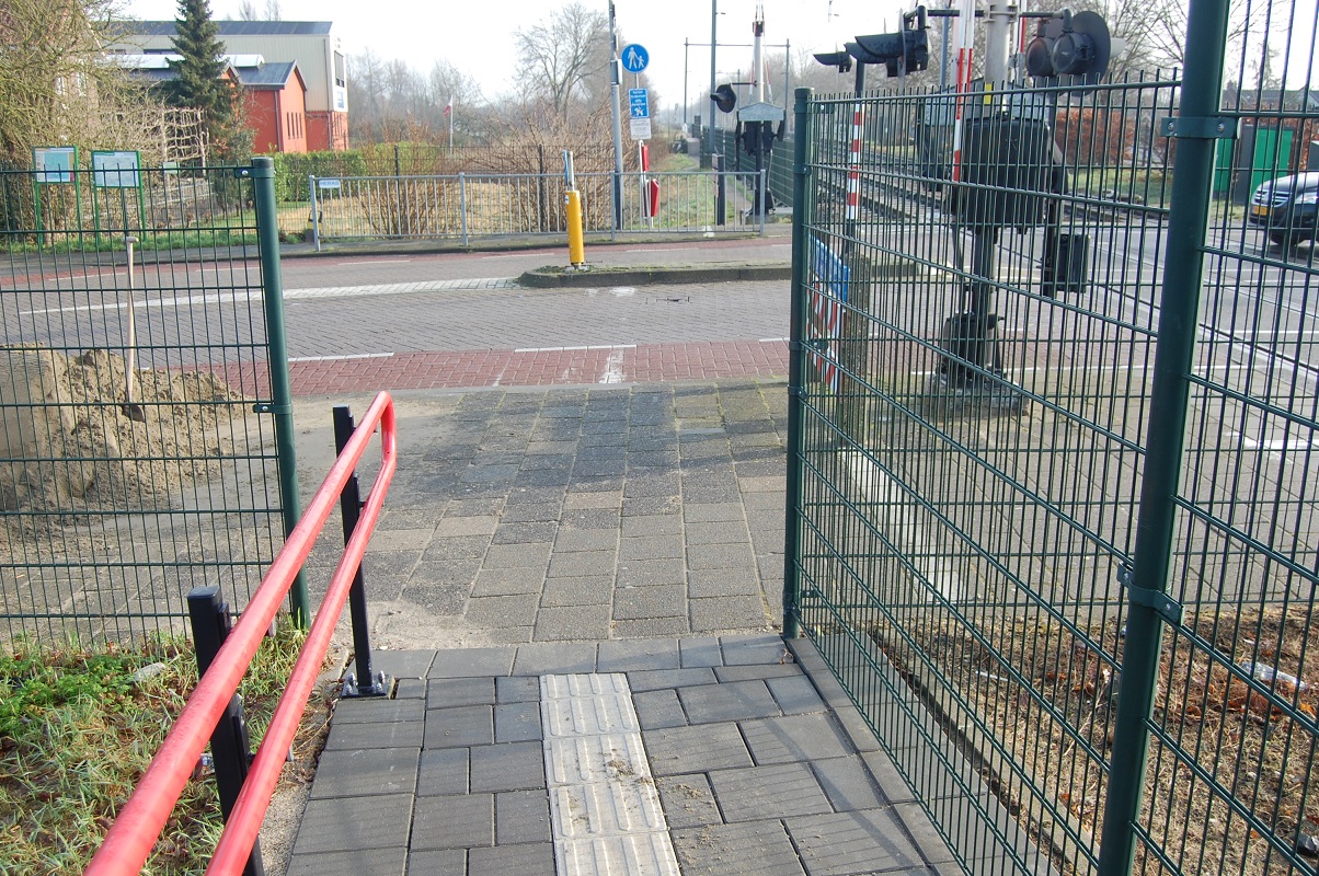 Hardinxveld routegeleiding stopt bij drukke overweg1